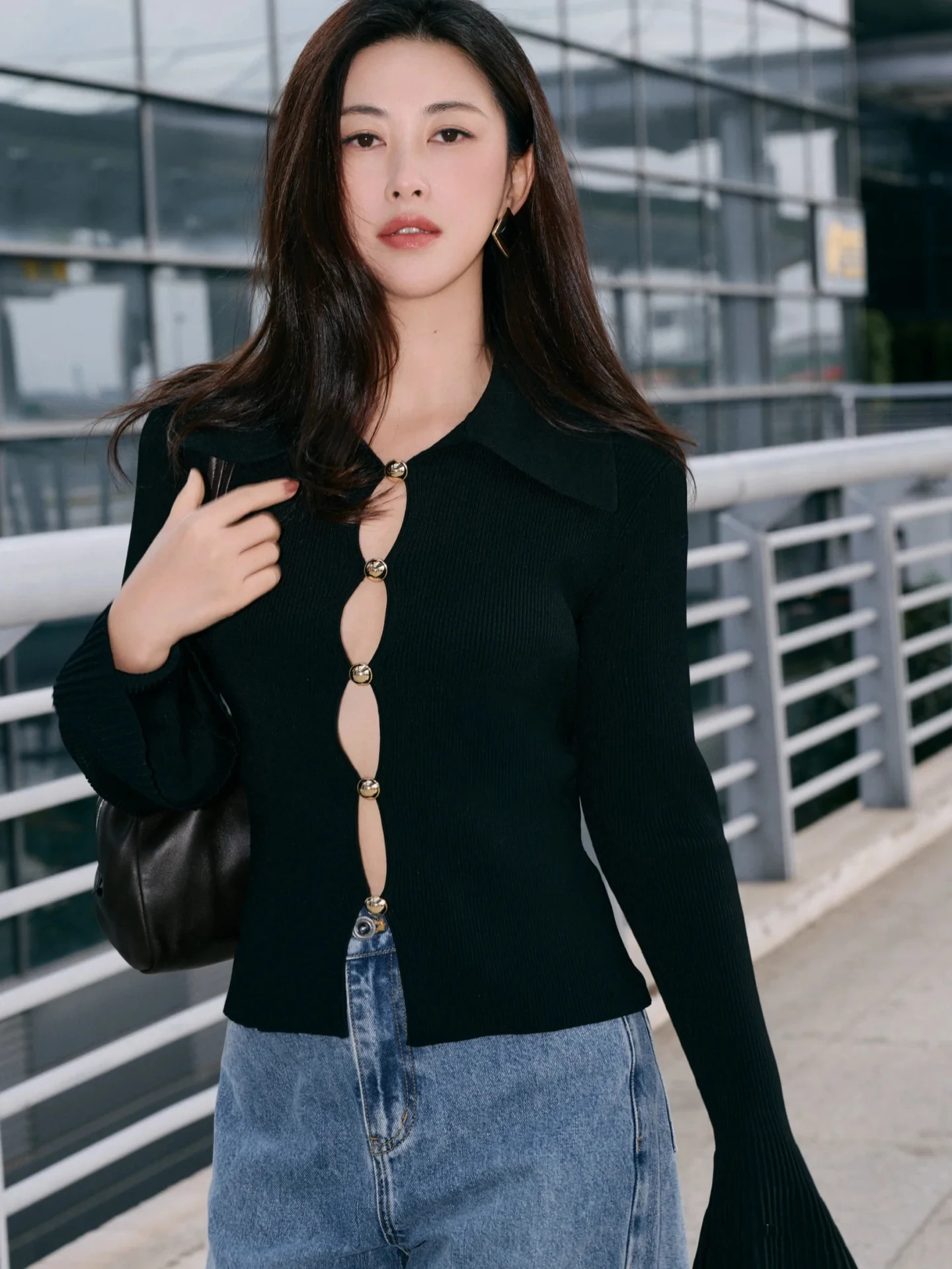 Bla Hollow out Knitted Top Women's Slim Fit Turn-down Collar Bell Sve Faionable Slimming Autumn New Sle 2025
Bla Hollow out Knitted Top Women's Slim Fit Turn-down Collar Bell Sve Faionable Slimming Autumn New Sle 2025