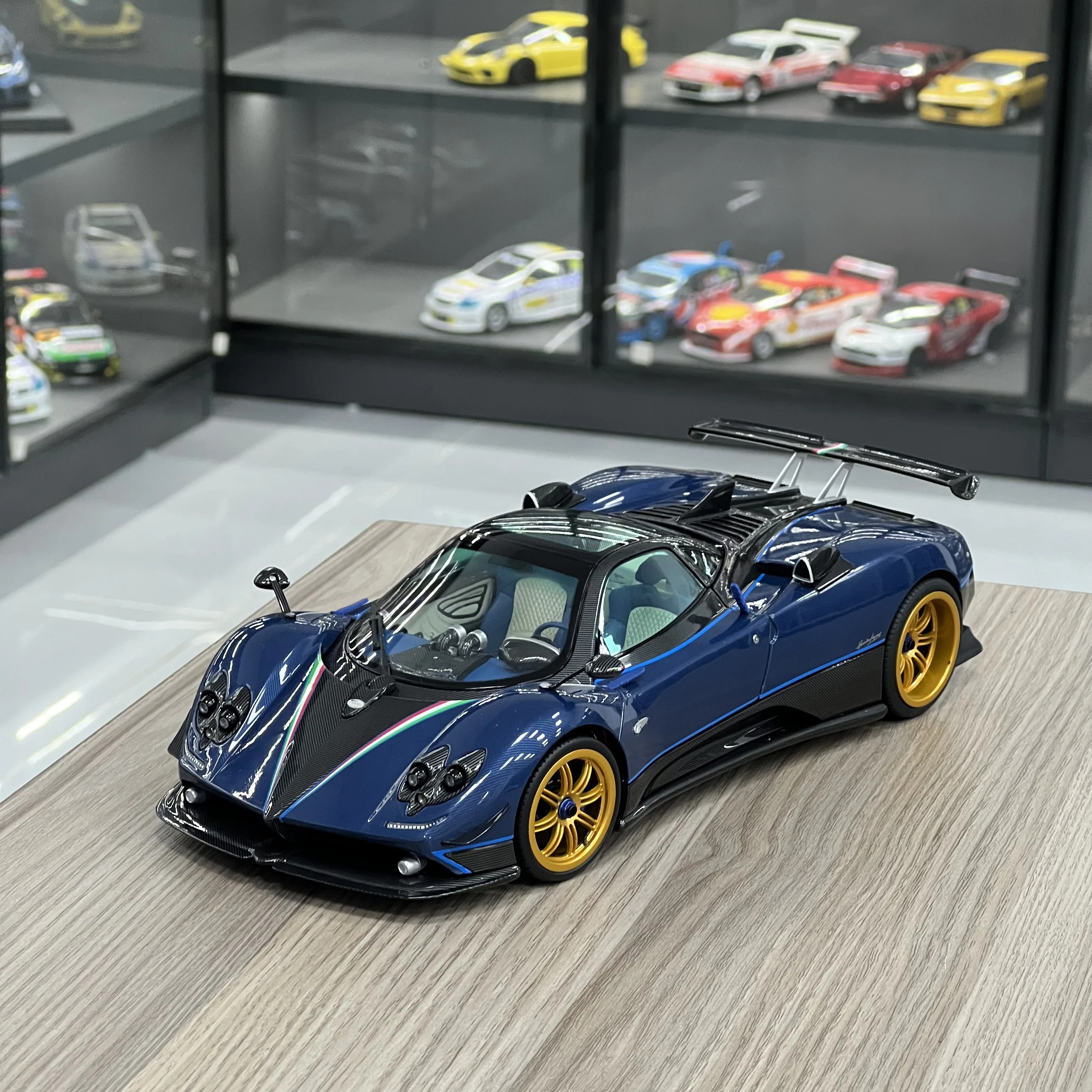 Almost Real diecast model 1:18 Pagani Zonda Tricolore - 2010 car model alloy collection gift to friends and family
Almost Real diecast model 1:18 Pagani Zonda Tricolore - 2010 car model alloy collection gift to friends and family