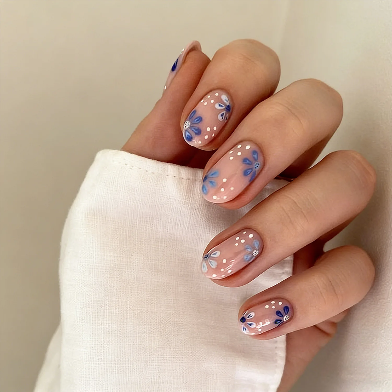 Summer Blue Flower Simple Fresh Nail Wearing Fake Nail Short Round Wearable Nail Pieces Nail Pieces
Summer Blue Flower Simple Fresh Nail Wearing Fake Nail Short Round Wearable Nail Pieces Nail Pieces