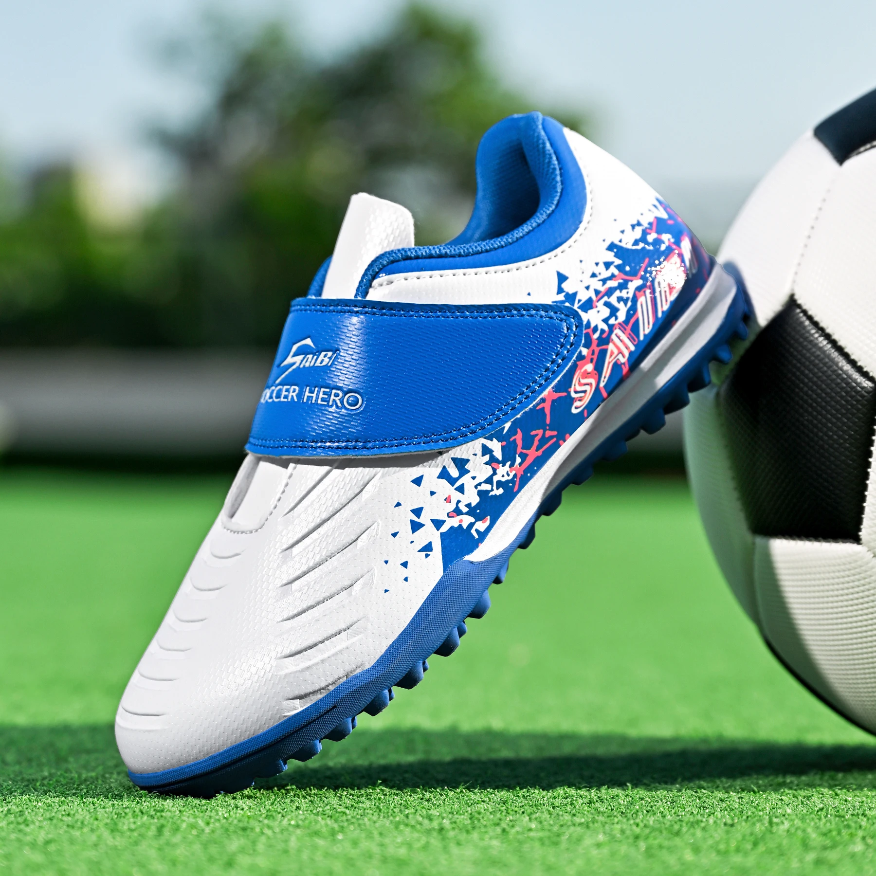 New Kid Boys Professional Football Boots Comfortable Ultralight TF Soccer Shoes Non-Slip Sneakers Match Sports Shoes Unisex
New Kid Boys Professional Football Boots Comfortable Ultralight TF Soccer Shoes Non-Slip Sneakers Match Sports Shoes Unisex