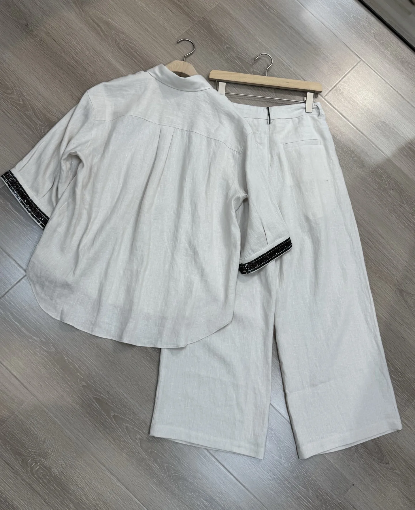 Women'S Spring/Summer Set: Linen Collared Shirt With Sequin & Beaded Cuffs + Wide-Leg Trousers & Shorts
Women'S Spring/Summer Set: Linen Collared Shirt With Sequin & Beaded Cuffs + Wide-Leg Trousers & Shorts