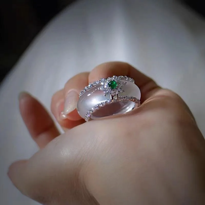 925 Silver Plated Inlaid Chalcedony High-Profile Figure White Agate One Dual-Wear Ring Jade Jewelry
925 Silver Plated Inlaid Chalcedony High-Profile Figure White Agate One Dual-Wear Ring Jade Jewelry