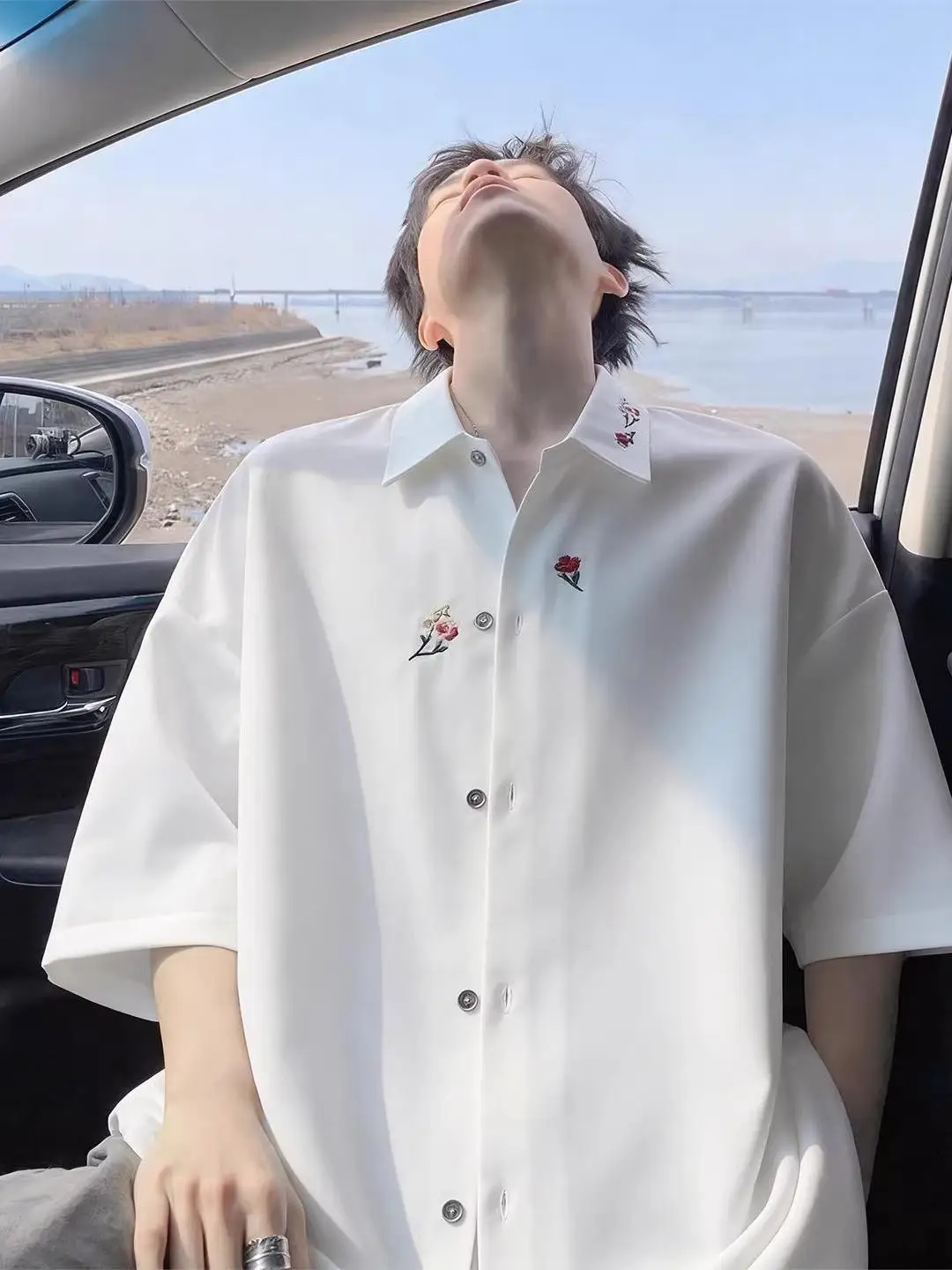Summer Large Size 250 Pounds Floral Embroidery Ice Silk Short Sleeve Men's Shirt Design Sensation White Shirt Trendy Brand
Summer Large Size 250 Pounds Floral Embroidery Ice Silk Short Sleeve Men's Shirt Design Sensation White Shirt Trendy Brand