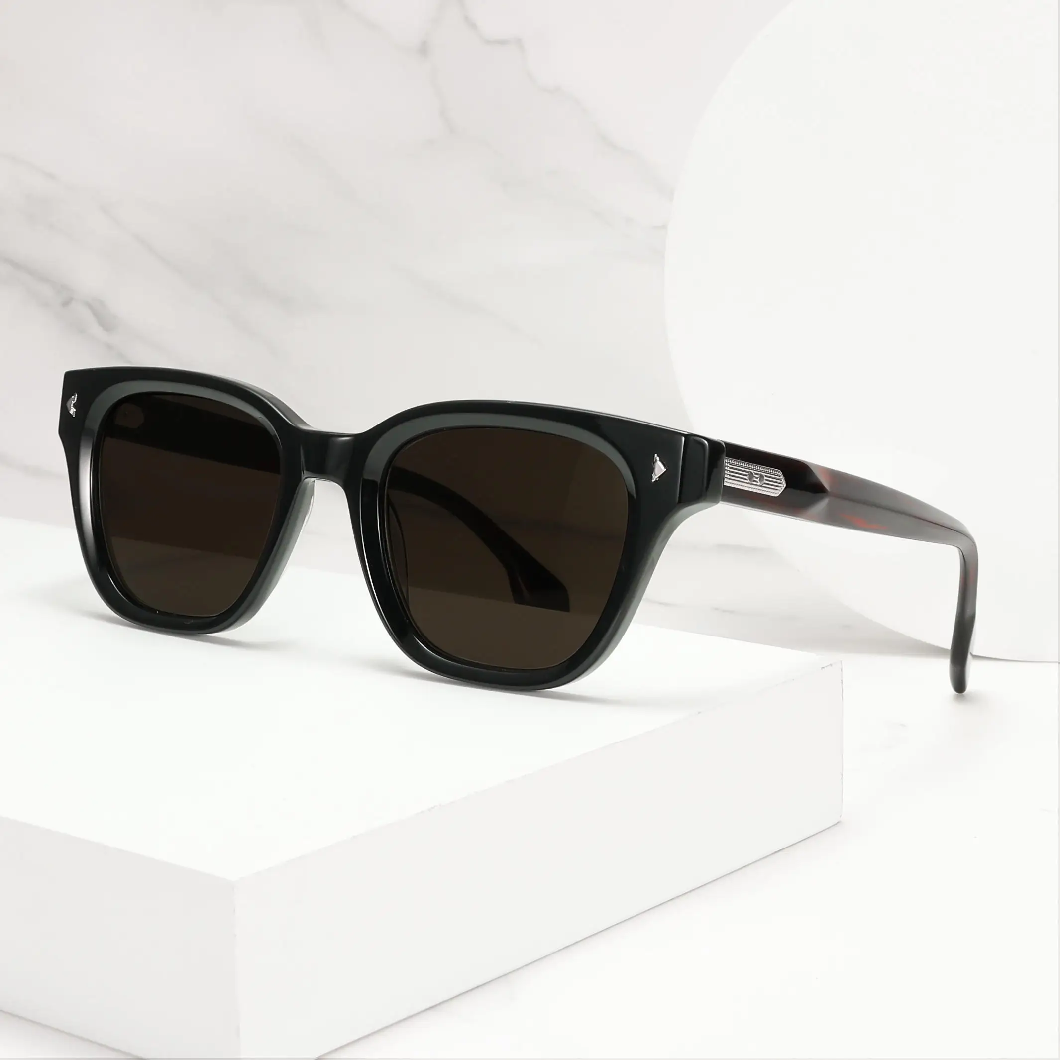 VZONE Retro Sunglasses Black Acetate Dark Red Temples UV400 Non-Polarized Rectangle Unisex Eyewear
VZONE Retro Sunglasses Black Acetate Dark Red Temples UV400 Non-Polarized Rectangle Unisex Eyewear