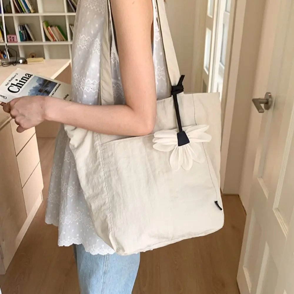 Casual Korean Style Nylon Shoulder Bag Lightweight Waterproof Tote Bag Solid Color Large Capacity Handbag Girls
Casual Korean Style Nylon Shoulder Bag Lightweight Waterproof Tote Bag Solid Color Large Capacity Handbag Girls