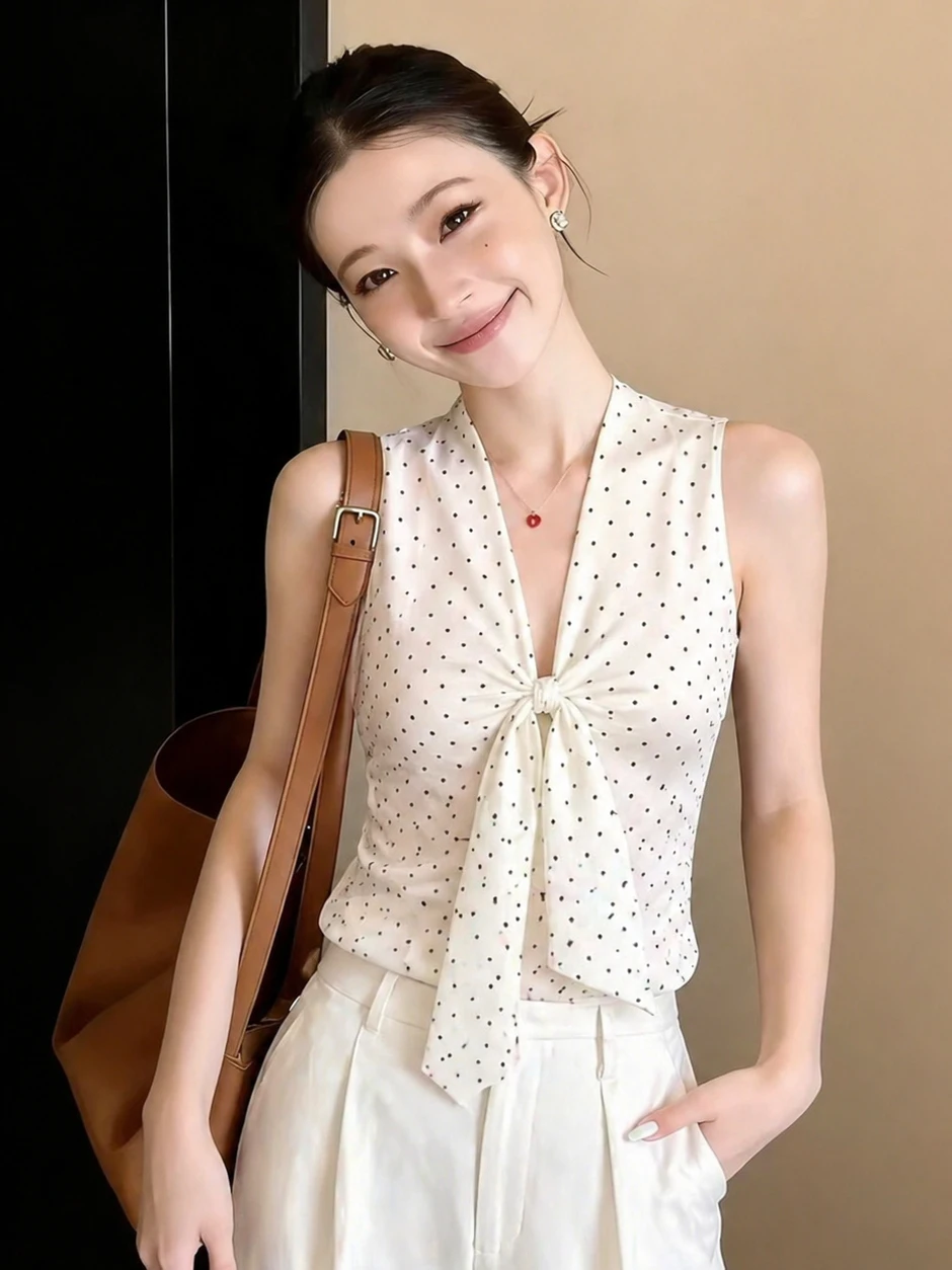 Elegant Sweet Cool V-Neck Knot Design Summer Top Sleeveless Vest Straight Cut Korean Style Commute Wear Floral Cardi Women's ...
Elegant Sweet Cool V-Neck Knot Design Summer Top Sleeveless Vest Straight Cut Korean Style Commute Wear Floral Cardi Women's ...