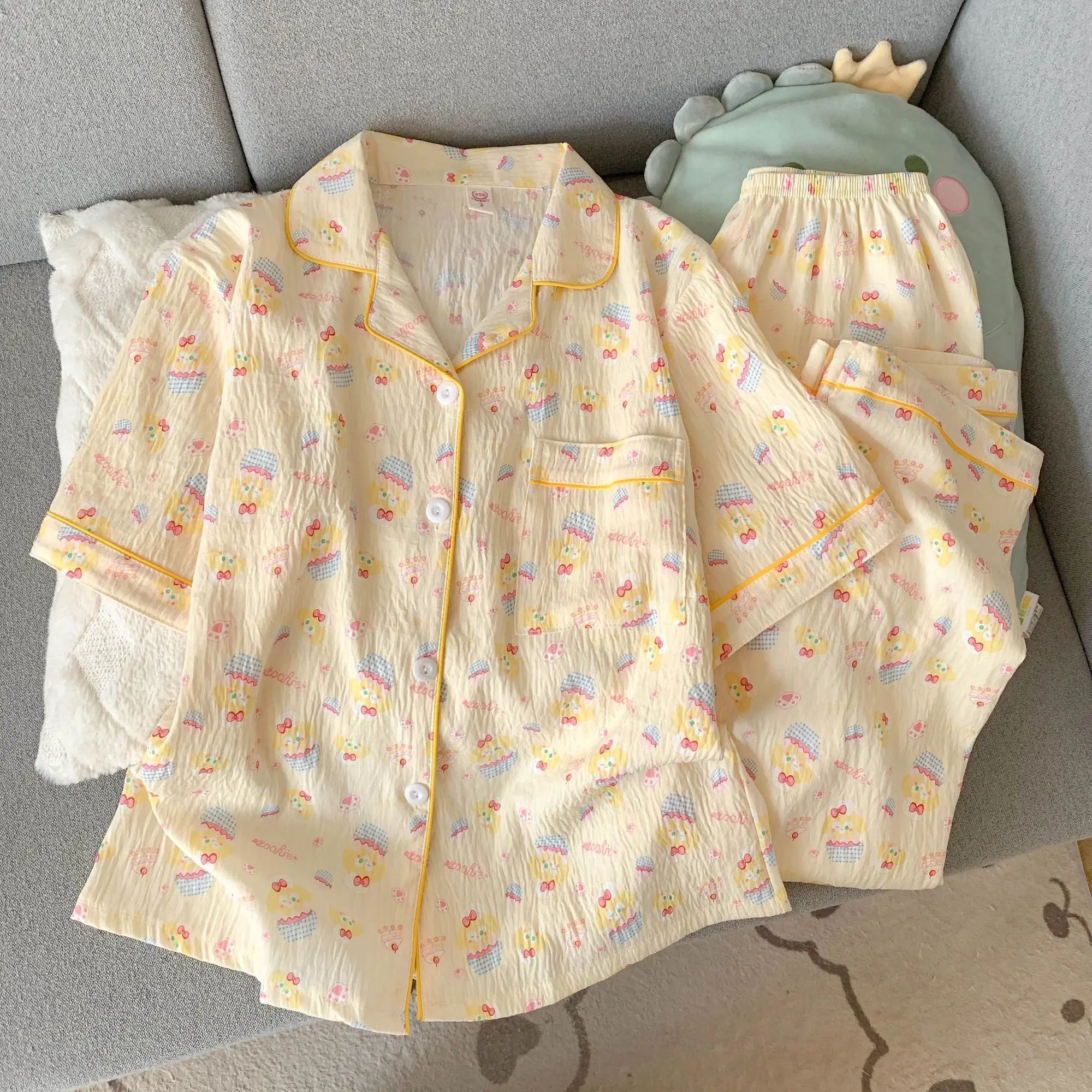 Summer New Pajama Sets Women's Korean Version Cartoon Short-sleeved Shorts Trousers Three-piece Home Clothes Nighty for Wife Set
Summer New Pajama Sets Women's Korean Version Cartoon Short-sleeved Shorts Trousers Three-piece Home Clothes Nighty for Wife Set