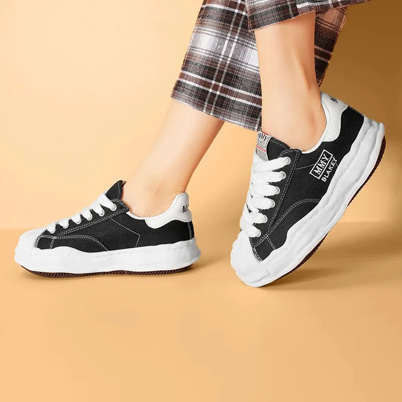 Модные растворяющиеся туфли, классические дорожные туфли на толстой подошве, японские парусиновые кроссовки для студентов
Модные растворяющиеся туфли, классические дорожные туфли на толстой подошве, японские парусиновые кроссовки для студентов