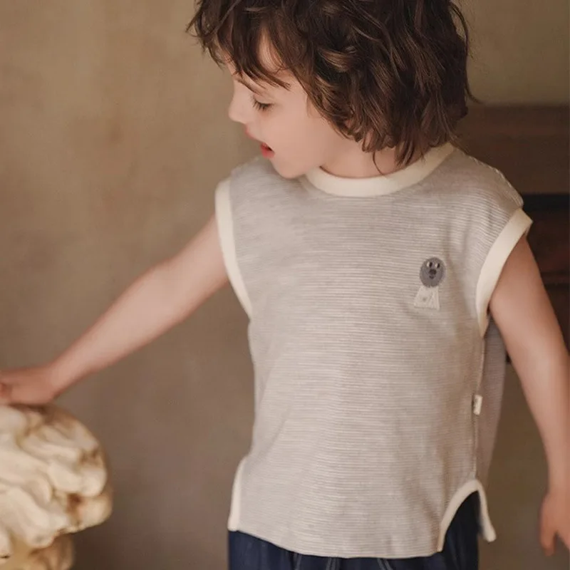 Jenny&Dave Children's Short sleeved Top 24 Summer New Simple Sleeveless Tank Top for Boys and Girls, Side Waist Split Comfortab
Jenny&Dave Children's Short sleeved Top 24 Summer New Simple Sleeveless Tank Top for Boys and Girls, Side Waist Split Comfortab