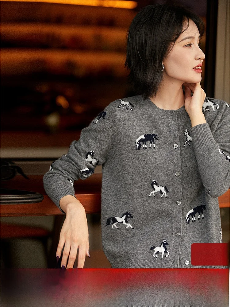 Вязаный кардиган Xhange из шерсти и кашемира с круглым вырезом, теплый, повседневный, женский, модный, для работы, вязаный свитер
Вязаный кардиган Xhange из шерсти и кашемира с круглым вырезом, теплый, повседневный, женский, модный, для работы, вязаный свитер