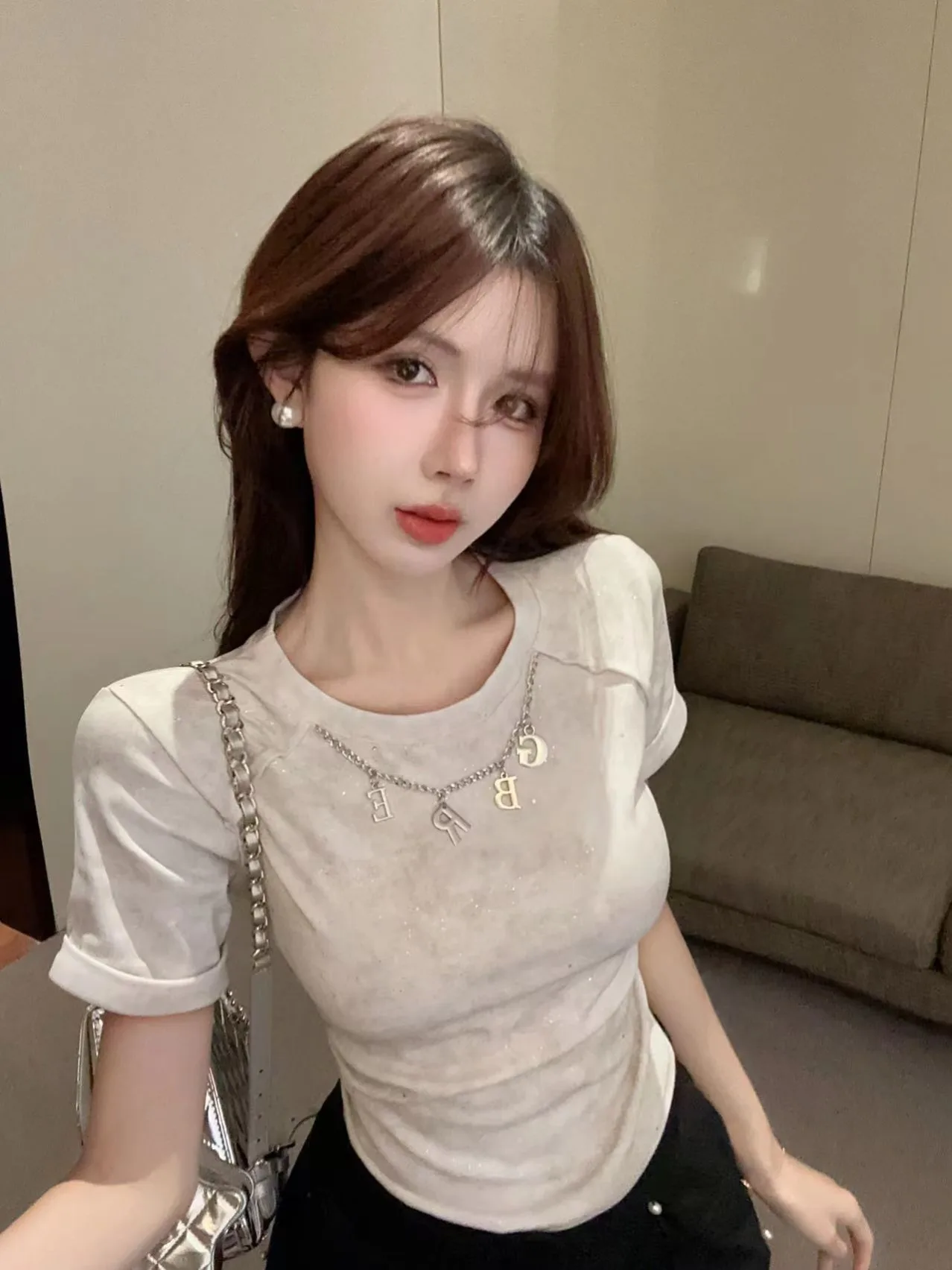 Chic Glitter Chain Design Short Sleeve Women's T-Shirt Slimming Stylish Summer Fashion Korean Style round Neck Top
Chic Glitter Chain Design Short Sleeve Women's T-Shirt Slimming Stylish Summer Fashion Korean Style round Neck Top