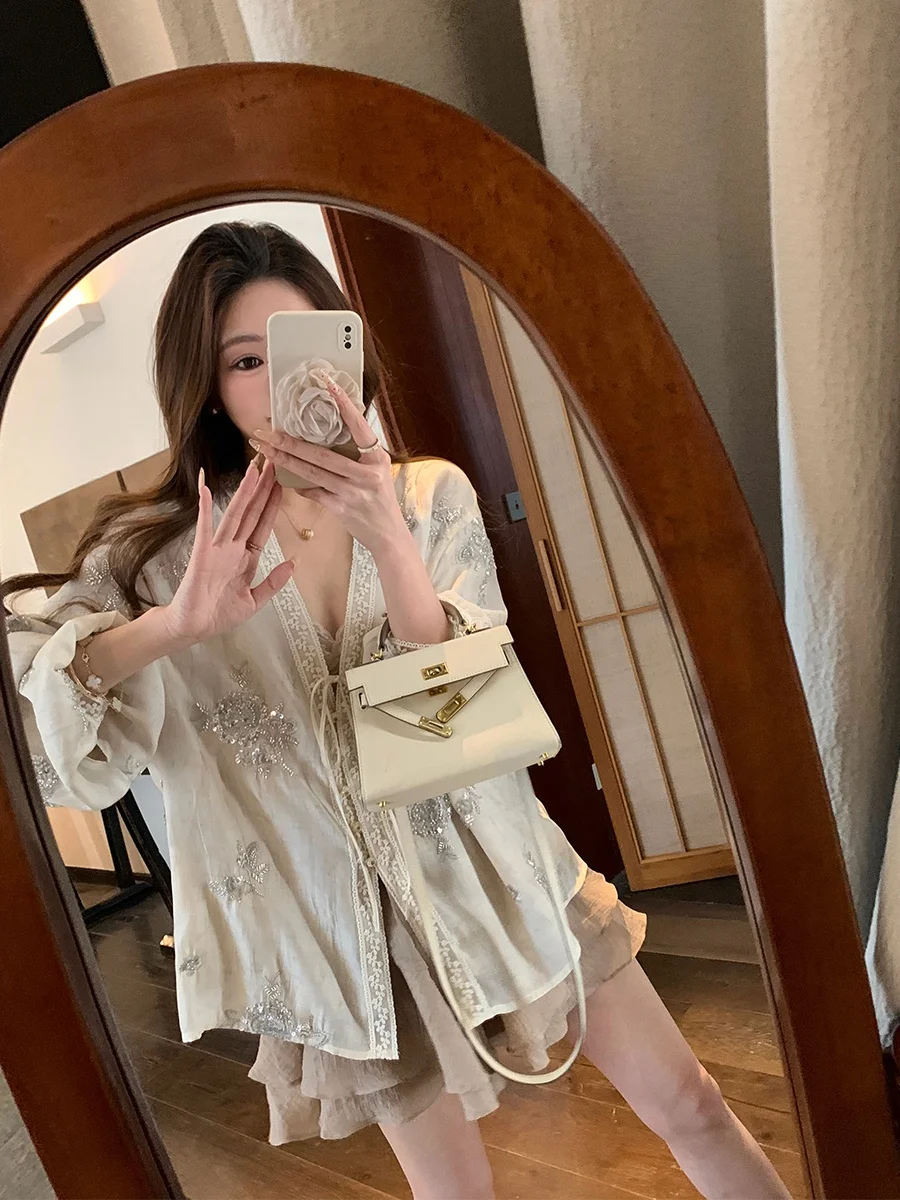 MUKOK White Chinese Style Heavy Embellished Long Sleeve Shirt Women's V-Neck Lantern Sleeve Top Spring Summer New Arrival
MUKOK White Chinese Style Heavy Embellished Long Sleeve Shirt Women's V-Neck Lantern Sleeve Top Spring Summer New Arrival