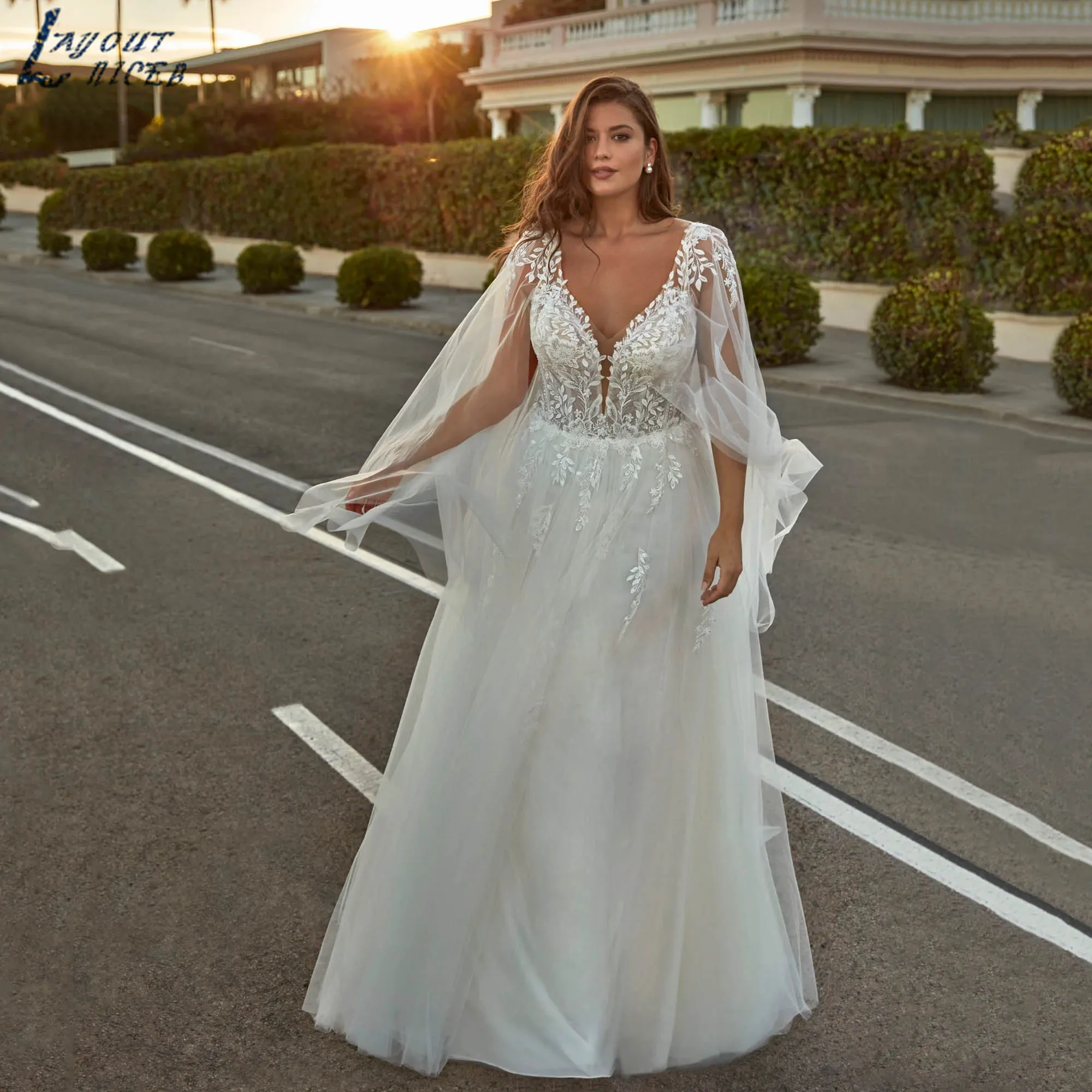 Flowing Tulle Bridal Dress A-line V-neck Appliques Modern Wedding Gowns Long Batwing Sleeves robe de mariée Plus Size Customized
Flowing Tulle Bridal Dress A-line V-neck Appliques Modern Wedding Gowns Long Batwing Sleeves robe de mariée Plus Size Customized