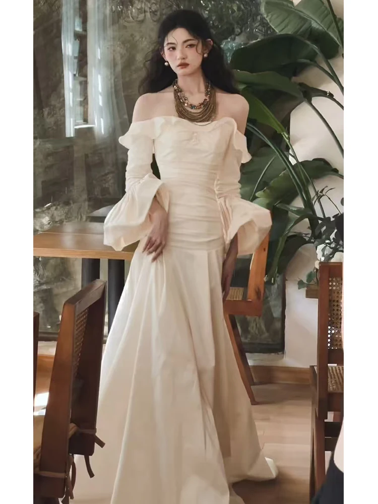 Шелковое атласное свадебное платье в винтажном стиле с одним открытым плечом, длинное, до пола, для улицы, вечернее платье
Шелковое атласное свадебное платье в винтажном стиле с одним открытым плечом, длинное, до пола, для улицы, вечернее платье