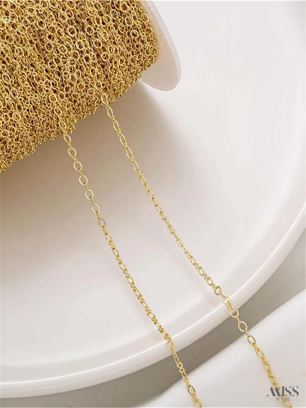 14k Gold Plated 8 + O-shaped Chain 2.5mm Loose Chain Handmade DIY Ear Jewelry Bracelet Necklace Material Accessories
14k Gold Plated 8 + O-shaped Chain 2.5mm Loose Chain Handmade DIY Ear Jewelry Bracelet Necklace Material Accessories