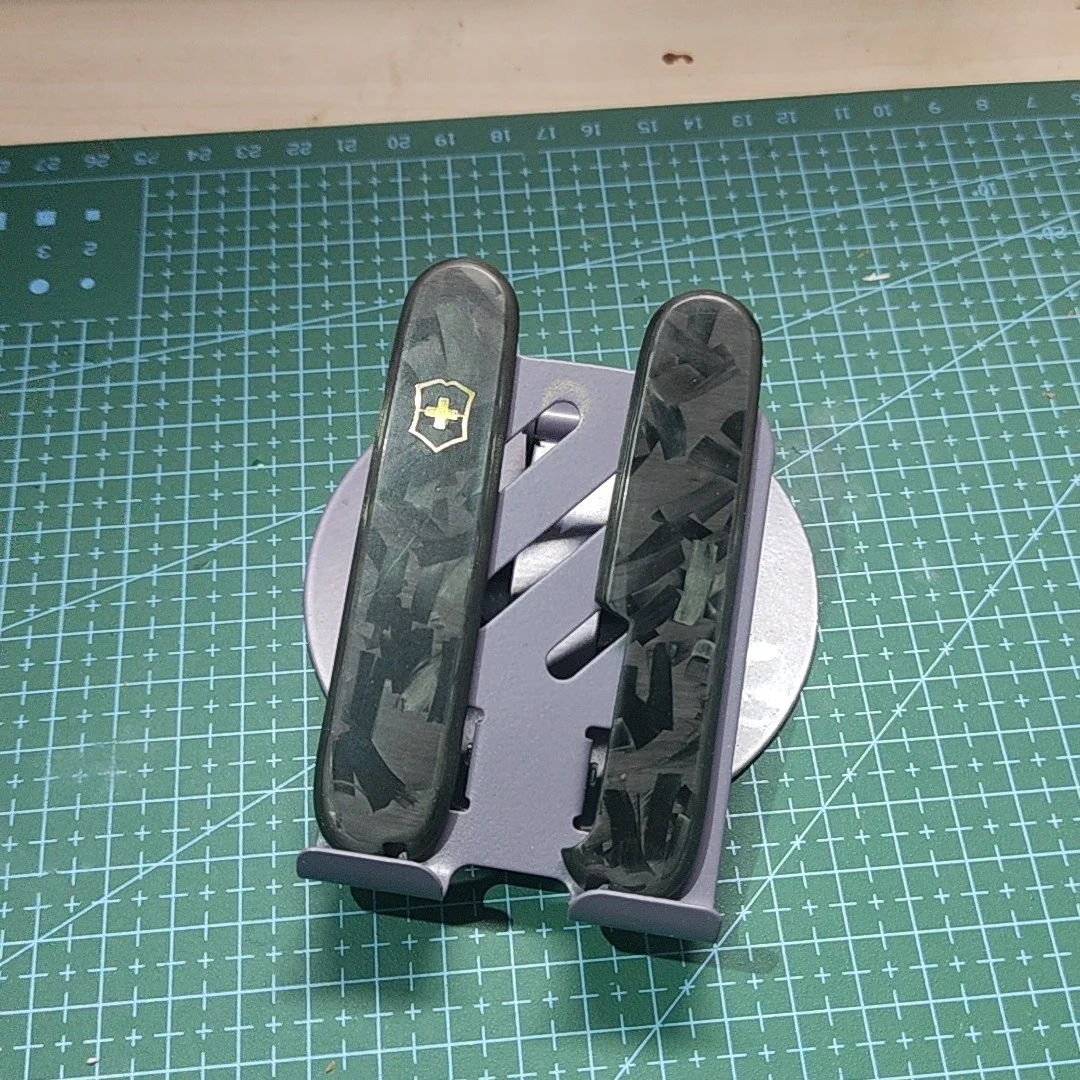 Black Forged (Crushed) Carbon Fiber Handle Scales For Victorinox Swiss Army Knives 91mm & 111mm Toothpick & Tweezers Slots
Black Forged (Crushed) Carbon Fiber Handle Scales For Victorinox Swiss Army Knives 91mm & 111mm Toothpick & Tweezers Slots