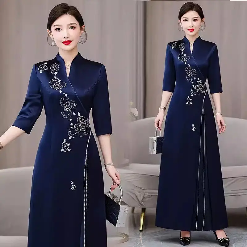 V-Neck Satin Chinese Style Long Dresses 2024 Spring/Summer Middle Aged Mom's High End Retro Embroidered Dress For Women Z4915
V-Neck Satin Chinese Style Long Dresses 2024 Spring/Summer Middle Aged Mom's High End Retro Embroidered Dress For Women Z4915