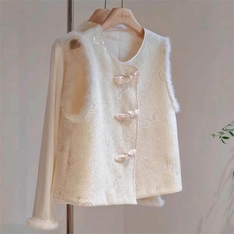 Retro Fashion High-grade Vest Coat Embroidered Sleeveless Vest Chinese Young Single-breasted Cardigan Jacket with Cotton Jacket
Retro Fashion High-grade Vest Coat Embroidered Sleeveless Vest Chinese Young Single-breasted Cardigan Jacket with Cotton Jacket