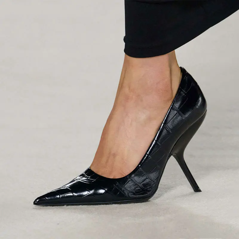 Новые модные черно-красные элегантные туфли на высоком каблуке в европейско-американском стиле, с неглубоким вырезом, заостренным носком, для банкетов, сексуальные женские туфли, размеры 35-43
Новые модные черно-красные элегантные туфли на высоком каблуке в европейско-американском стиле, с неглубоким вырезом, заостренным носком, для банкетов, сексуальные женские туфли, размеры 35-43