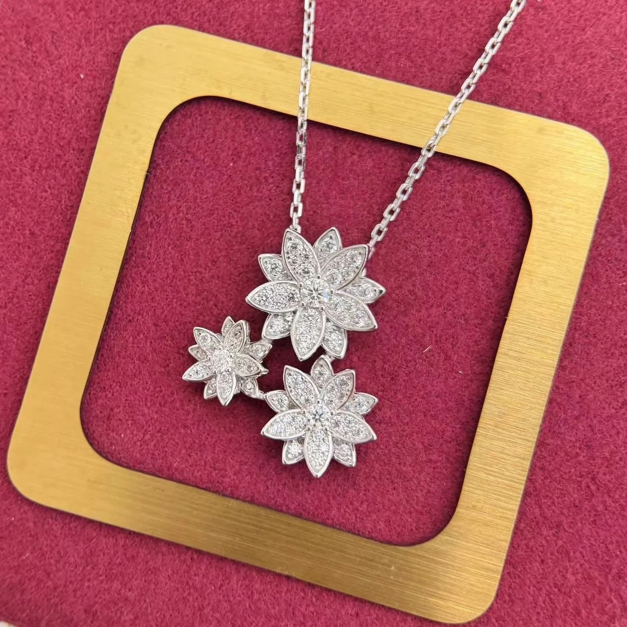 Top Quality Hot Sale Famous Brand Pure 925 Sterling Silver Party Jewelry For Women Lotus Necklace CZ Europe Luxury Flower Charms
Top Quality Hot Sale Famous Brand Pure 925 Sterling Silver Party Jewelry For Women Lotus Necklace CZ Europe Luxury Flower Charms