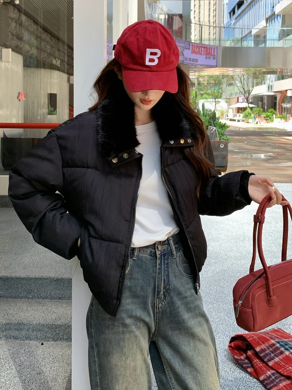 Ретро-куртка в американском стиле из утолщенного хлопка, женское короткое стеганое пальто с меховым воротником, модная зимняя верхняя одежда
Ретро-куртка в американском стиле из утолщенного хлопка, женское короткое стеганое пальто с меховым воротником, модная зимняя верхняя одежда