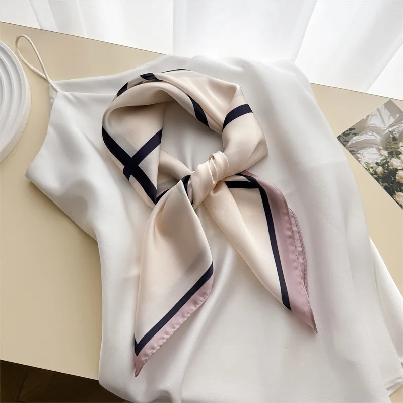 1Pcs simple plaid simulation silk printing silk scarf small square scarf high-end shawl sunscreen neck scarf headscarf scarf new
1Pcs simple plaid simulation silk printing silk scarf small square scarf high-end shawl sunscreen neck scarf headscarf scarf new