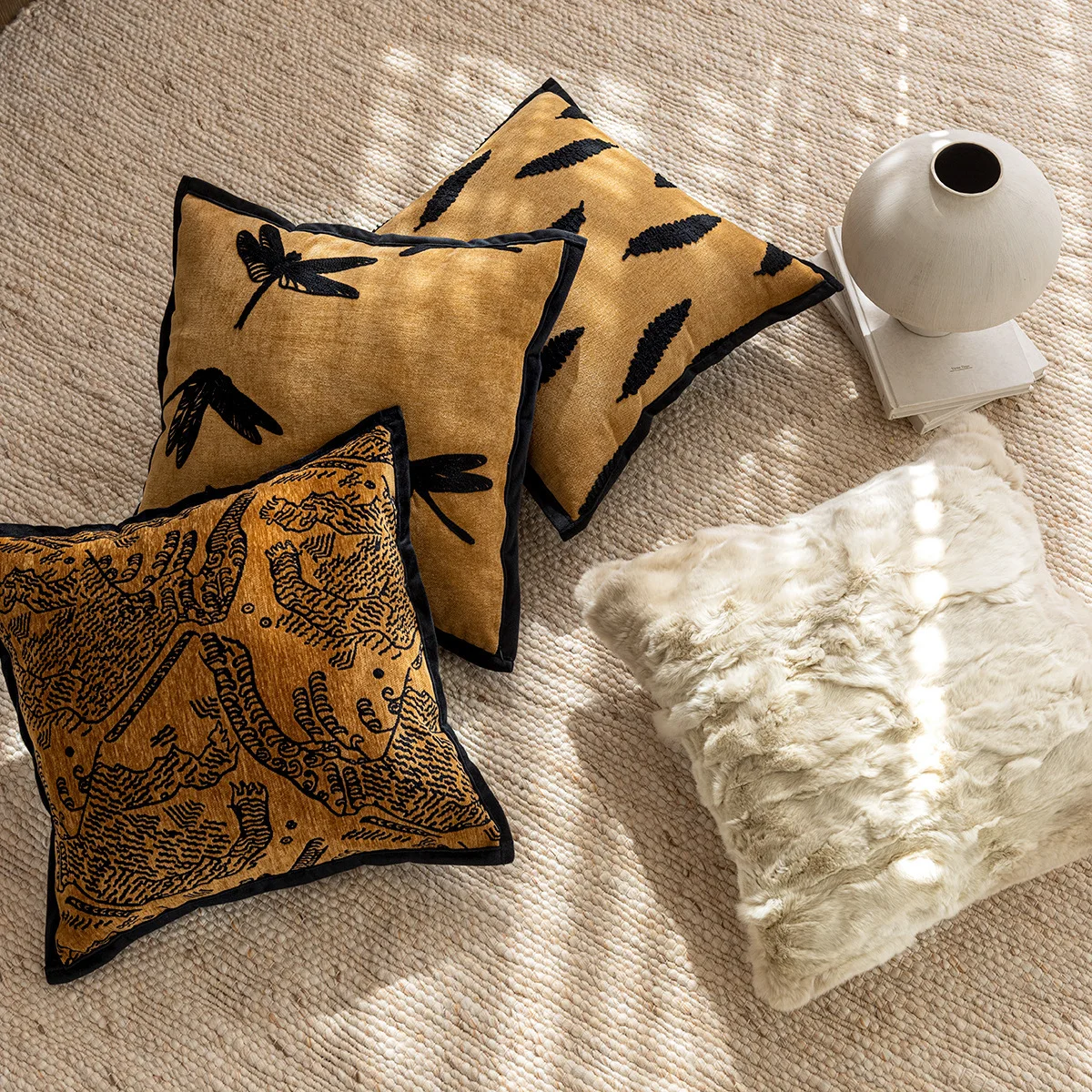 Luxury Retro Tiger Pillow Cover 45x45 Dragonfly Orange Decorative Cushion Case For Sofa Bed Modern Home Decor Throw Pillowcase
Luxury Retro Tiger Pillow Cover 45x45 Dragonfly Orange Decorative Cushion Case For Sofa Bed Modern Home Decor Throw Pillowcase
