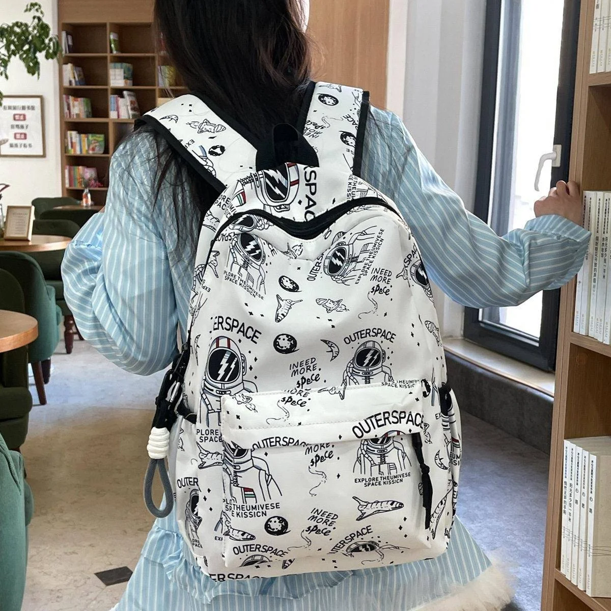 New Style Graffiti Print School Bag Large Capacity Backpack for Junior And High School Girls Student Double Shoulder Bag
New Style Graffiti Print School Bag Large Capacity Backpack for Junior And High School Girls Student Double Shoulder Bag