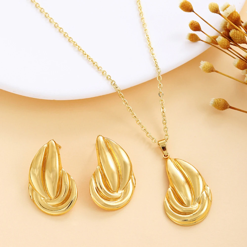 Trendy Necklace Set Luxury Earrings Jewelry for Women Fashion Minimalist Jewelry Set Gold Color Clip Earrings Gift Daily Party
Trendy Necklace Set Luxury Earrings Jewelry for Women Fashion Minimalist Jewelry Set Gold Color Clip Earrings Gift Daily Party