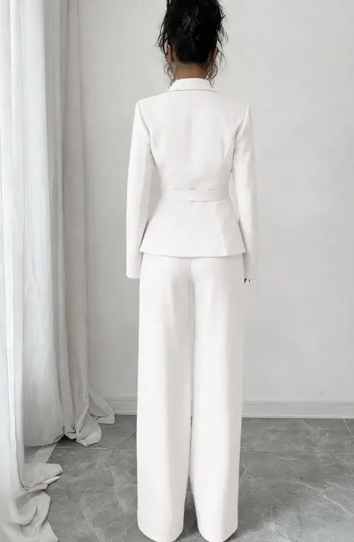 Elegant Women's Set with Spring Temperament, Fashionable Lapel Suit Jacket and High Waist Wide Leg Pants Set Suitable for Work
Elegant Women's Set with Spring Temperament, Fashionable Lapel Suit Jacket and High Waist Wide Leg Pants Set Suitable for Work