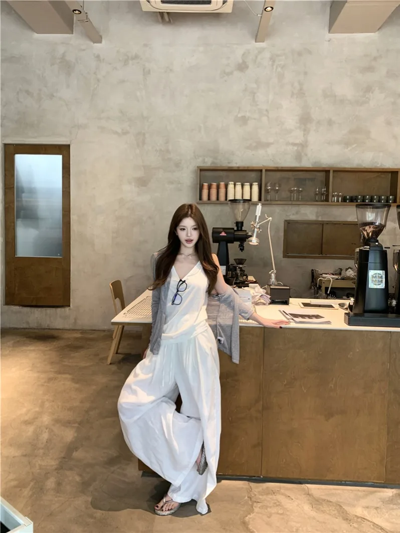 Gray Long Sleeve Knitted Open Cardigan Strap Vest Women's Casual Set Linen Wide Leg Pants Three Piece Set Spring Fashion
Gray Long Sleeve Knitted Open Cardigan Strap Vest Women's Casual Set Linen Wide Leg Pants Three Piece Set Spring Fashion