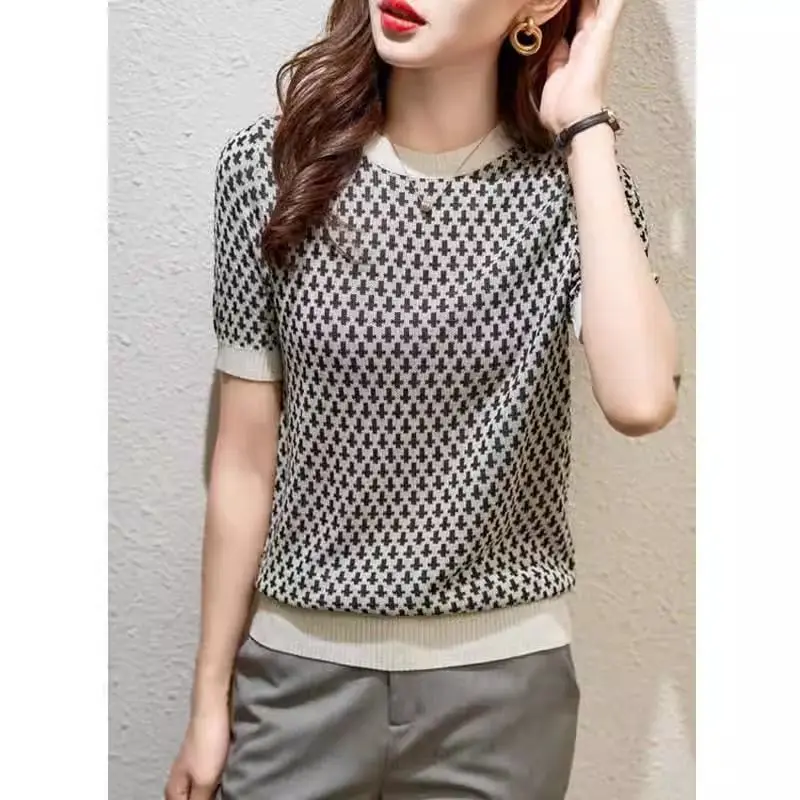 Summer New Collection High-End Round Neck Houndstooth Ice Silk Knitted Sweater Fashion Top
Summer New Collection High-End Round Neck Houndstooth Ice Silk Knitted Sweater Fashion Top