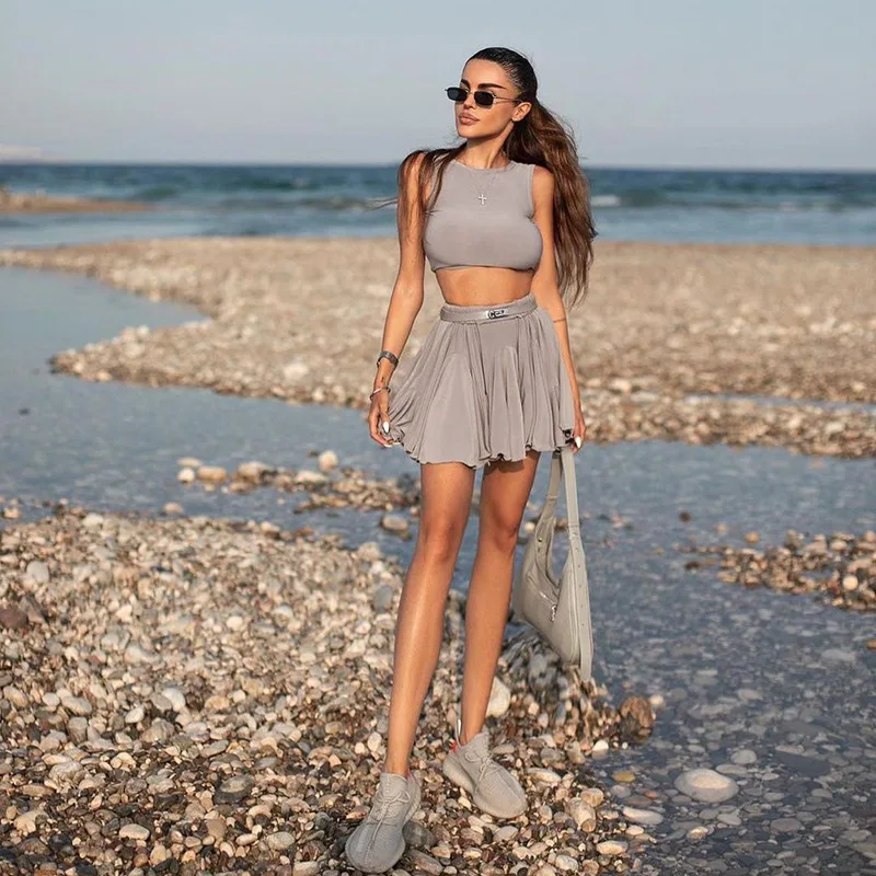 Fashionable vacation style feminine backless tank top and bustier skirt casual two-piece set
Fashionable vacation style feminine backless tank top and bustier skirt casual two-piece set
