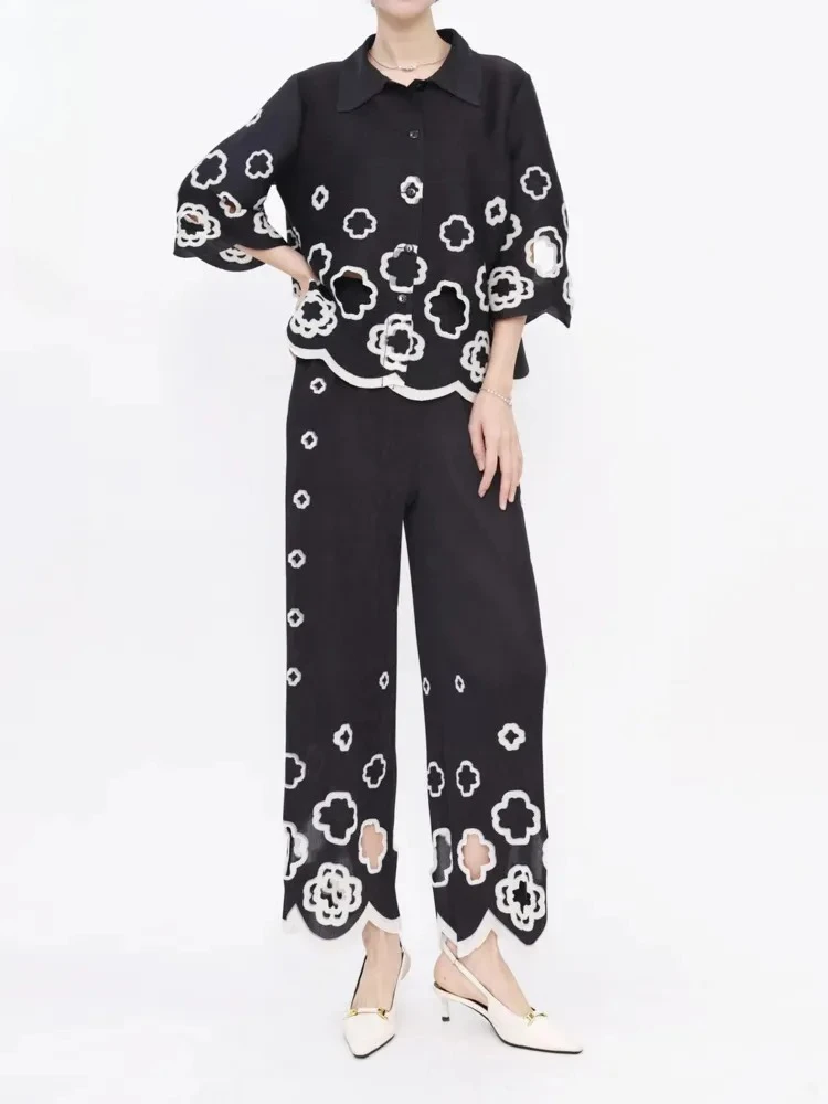 Miyake 2025 New Women's Suit Design Sense Loose Hollow Lapel Single-breasted Top Elastic Waist Pleated Wide Leg Pants Two-piece
Miyake 2025 New Women's Suit Design Sense Loose Hollow Lapel Single-breasted Top Elastic Waist Pleated Wide Leg Pants Two-piece