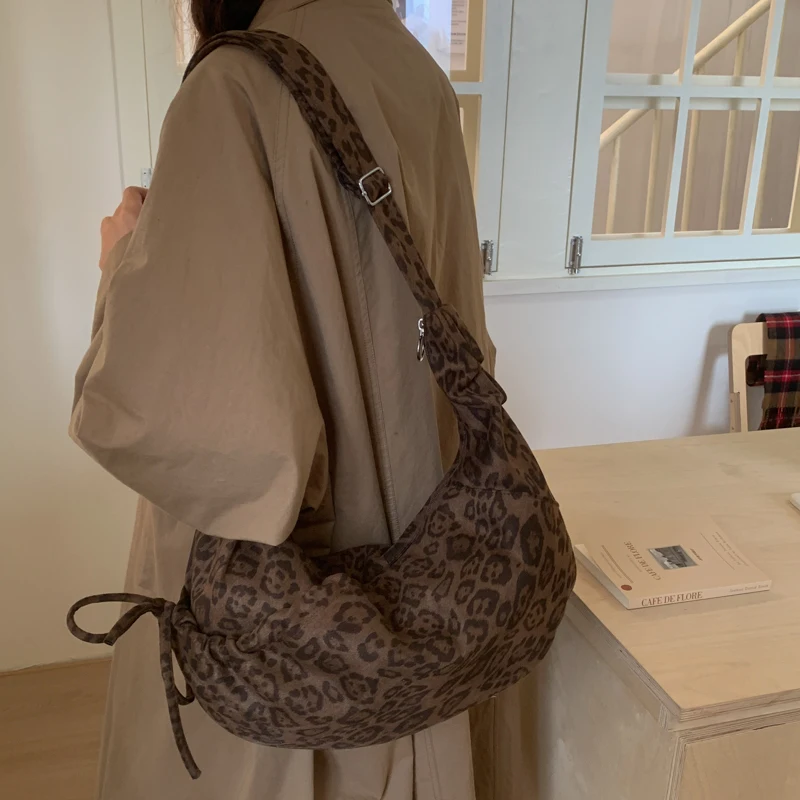 Korean Niche Design Leopard Print Commuter Bag 2025 New Trendy Fashion Shoulder Bag Large Capacity Casual Crossbody Bag 2575TDD
Korean Niche Design Leopard Print Commuter Bag 2025 New Trendy Fashion Shoulder Bag Large Capacity Casual Crossbody Bag 2575TDD
