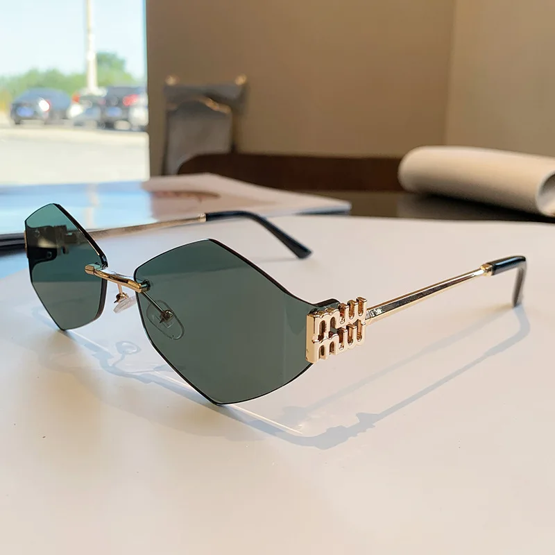 Metal rimless rhombus fashion sunglasses european and american women's sunglasses trendy sunglasses
Metal rimless rhombus fashion sunglasses european and american women's sunglasses trendy sunglasses