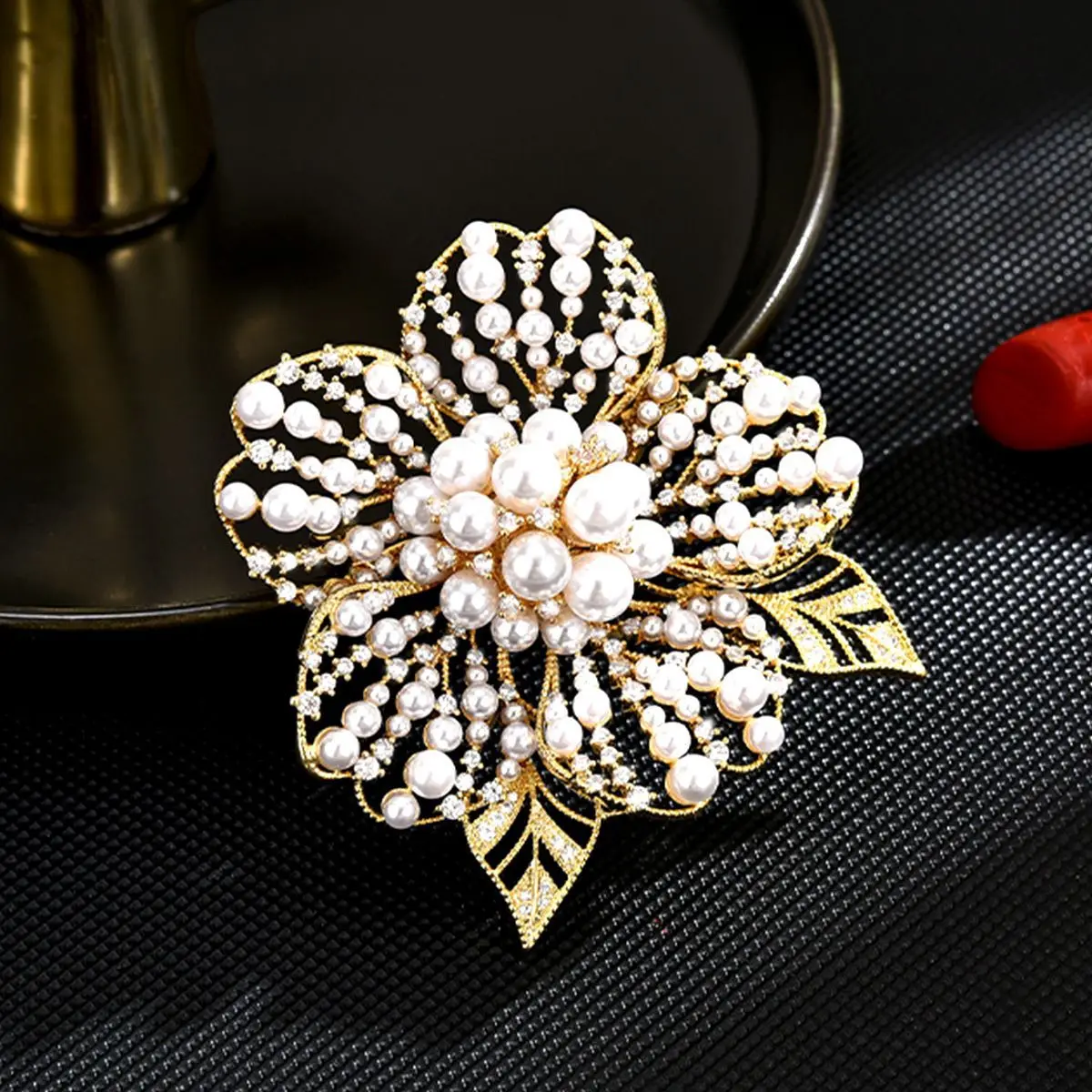 Роскошная вышитая брошь с жемчужными цветами, высококачественное модное украшение, креативный аксессуар для костюма, изысканное дополнение
Роскошная вышитая брошь с жемчужными цветами, высококачественное модное украшение, креативный аксессуар для костюма, изысканное дополнение