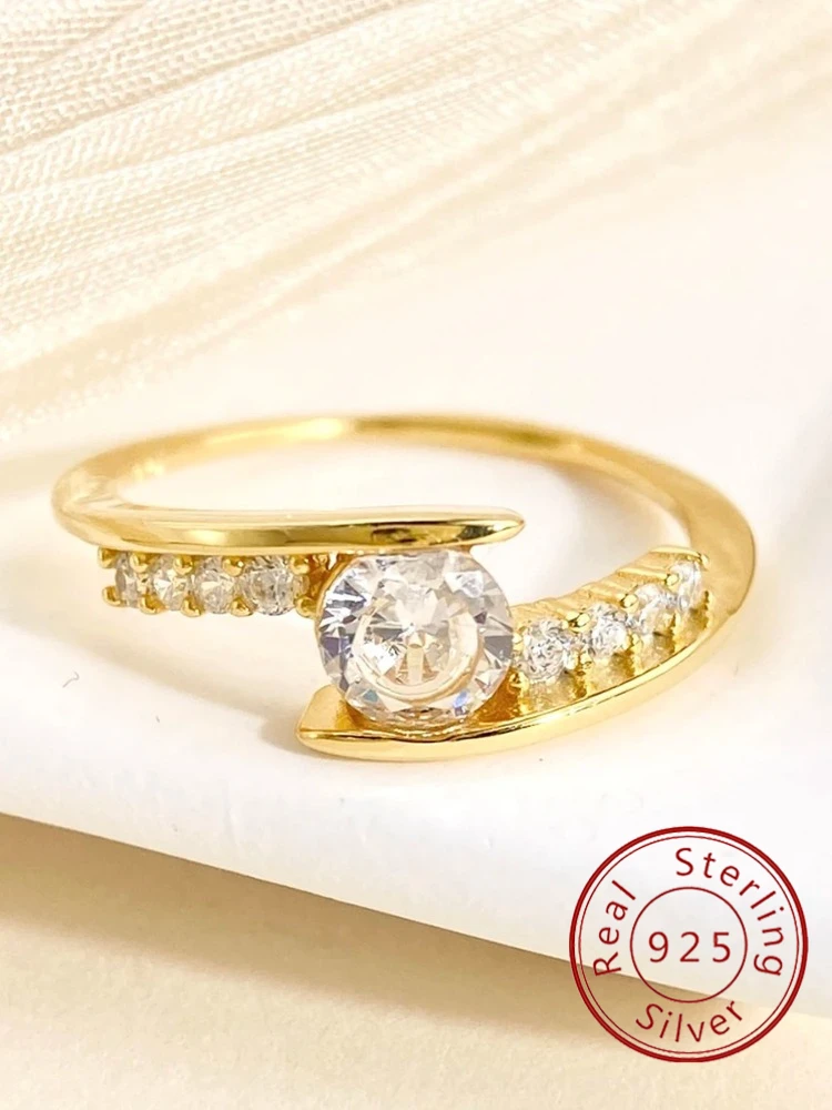 925 Sterling Silver Fashion Golden One Piece Cross Zircon Ring For Women Anniversary Wedding Party Daily Wear Fine Jewelry
925 Sterling Silver Fashion Golden One Piece Cross Zircon Ring For Women Anniversary Wedding Party Daily Wear Fine Jewelry