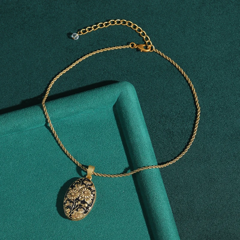 Vintage Black Sunflower Oval Pendant Necklace Relief Chain Jewelry Antique Gold Color Luxury For Women 2026 New Gift
Vintage Black Sunflower Oval Pendant Necklace Relief Chain Jewelry Antique Gold Color Luxury For Women 2026 New Gift