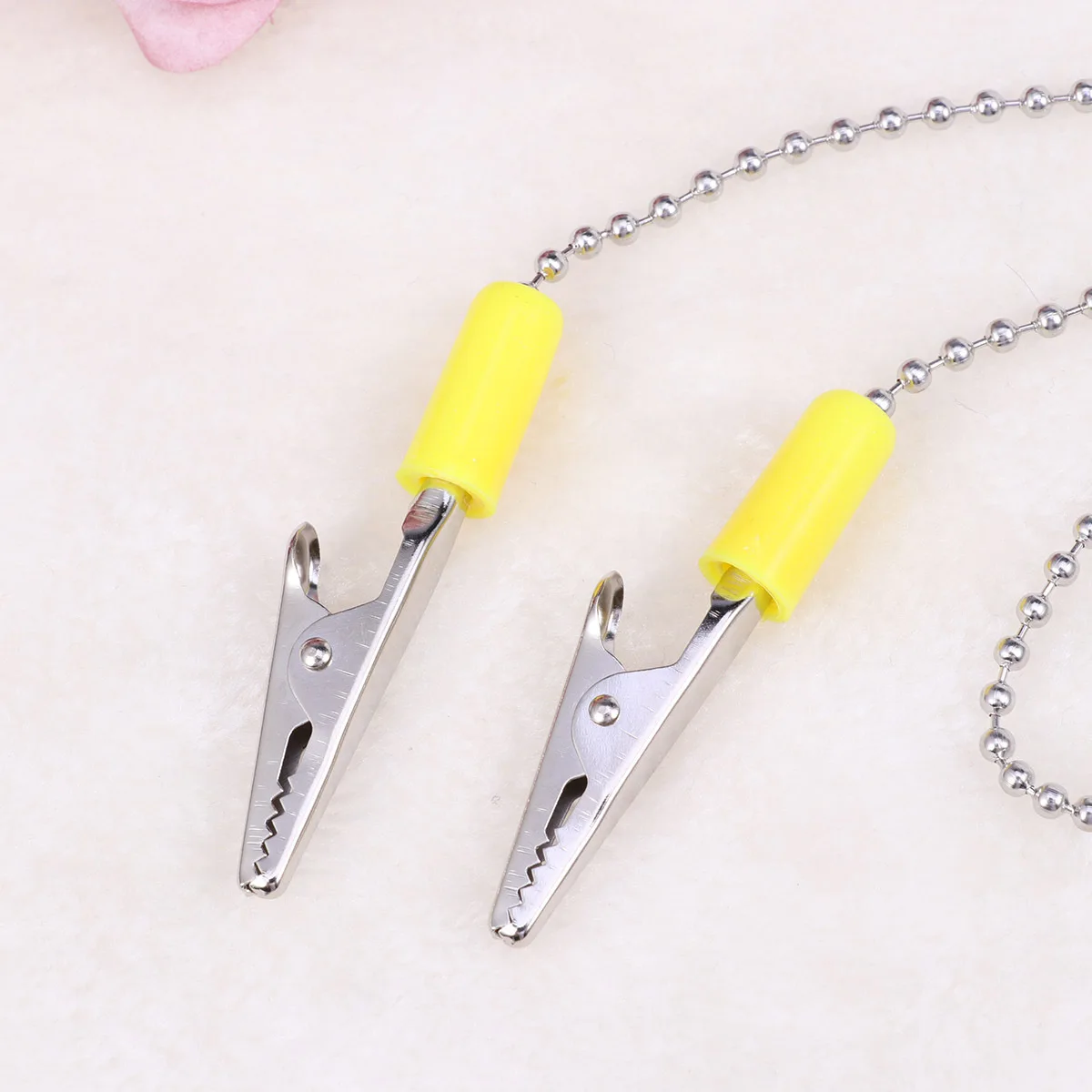 Stainless Steel Dental Ball Chain Clips Durable Napkin Holder Flexible Spring Clip Bib Holder Color Random Clips
Stainless Steel Dental Ball Chain Clips Durable Napkin Holder Flexible Spring Clip Bib Holder Color Random Clips