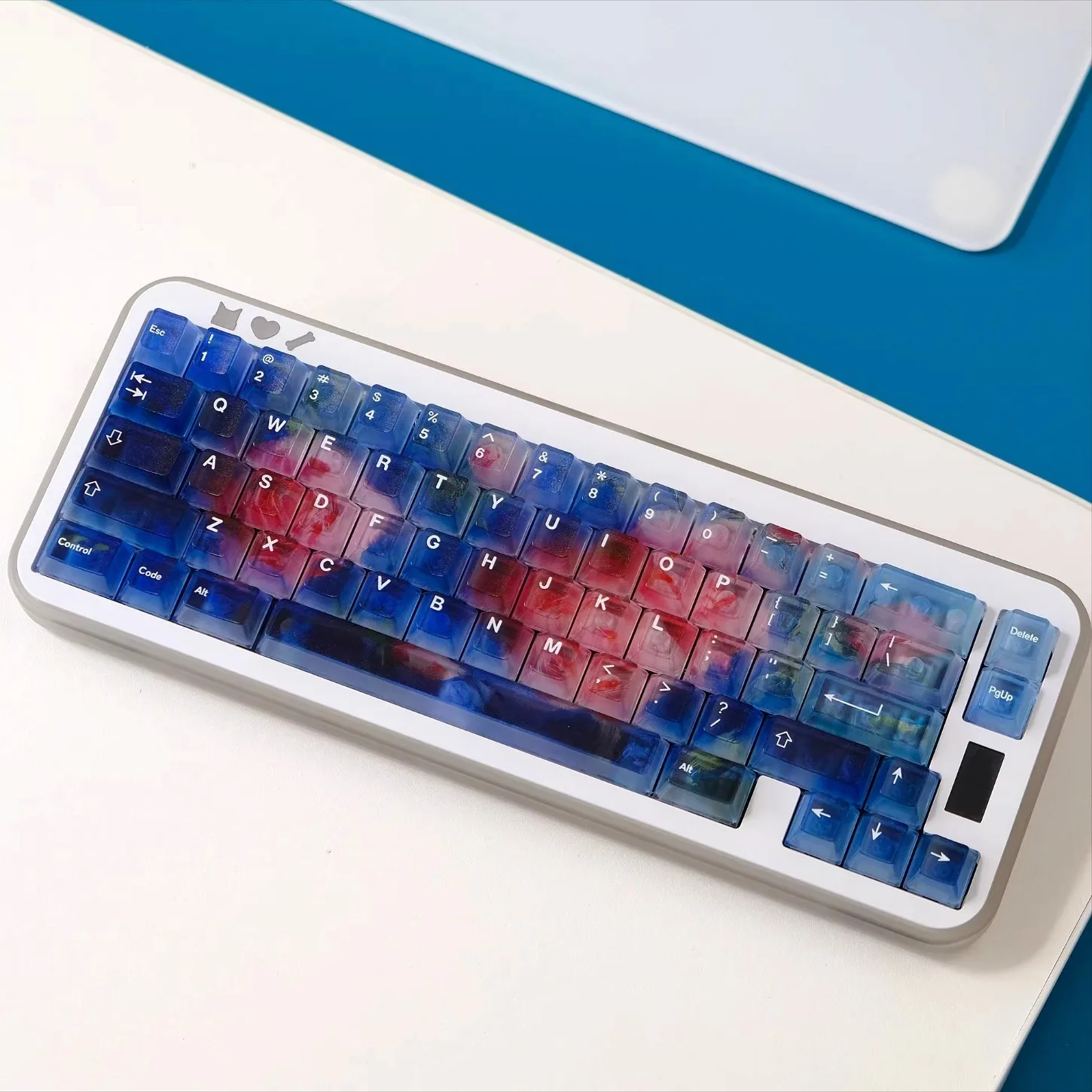 Beautiful Fog Transparent Blue Rose ABS Keychain Kit with 122 Buttons, Suitable for 60/64/84/87 Personalized Keyboards
Beautiful Fog Transparent Blue Rose ABS Keychain Kit with 122 Buttons, Suitable for 60/64/84/87 Personalized Keyboards