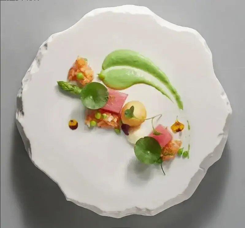 Плоская тарелка, неправильная керамическая посуда, десертное украшение для отеля, ресторана, сплошной цвет и тарелки
Плоская тарелка, неправильная керамическая посуда, десертное украшение для отеля, ресторана, сплошной цвет и тарелки