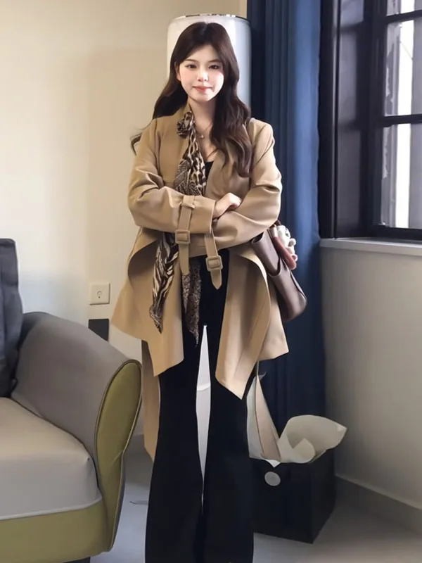 Korean Style Khaki Short Women's Coat 2025 Autumn New Arrival Commute Slim Fit Long Sleeve Pure Color Design Sense Coat
Korean Style Khaki Short Women's Coat 2025 Autumn New Arrival Commute Slim Fit Long Sleeve Pure Color Design Sense Coat