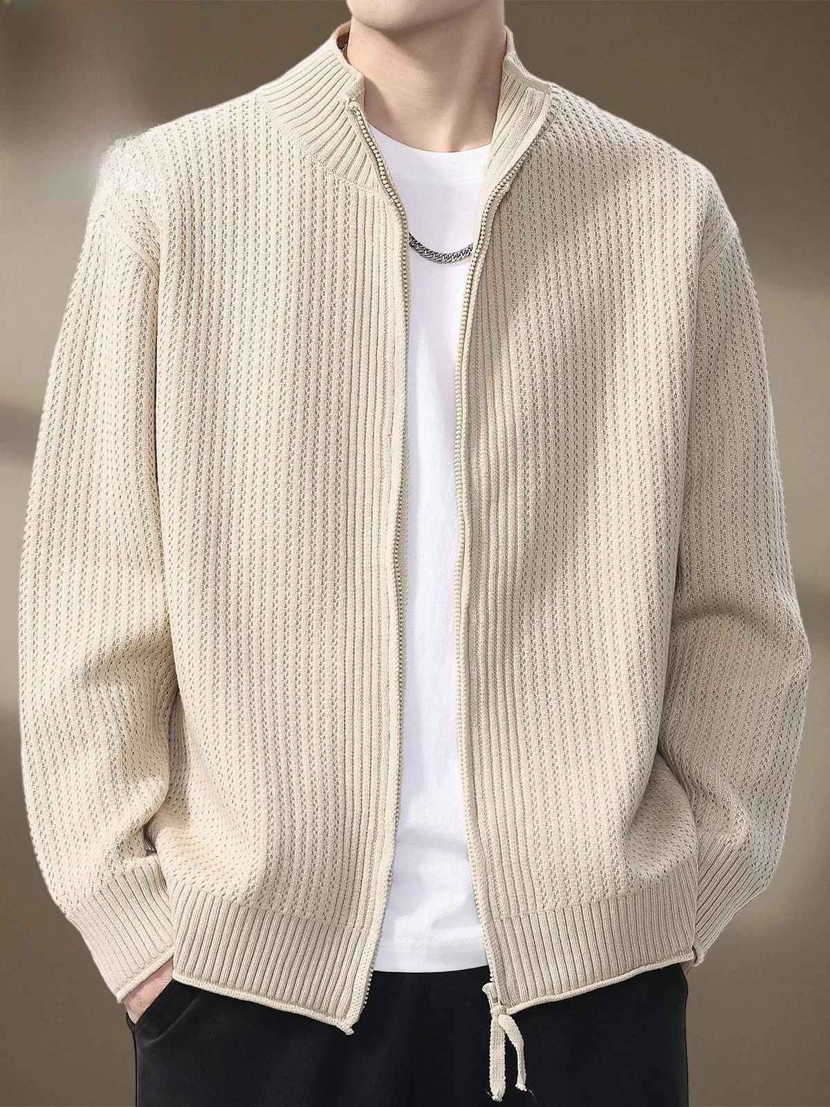 Вязаный кардиган мужской повседневный с воротником-стойкой, модный осенне-зимний новый универсальный свитер для молодежи
Вязаный кардиган мужской повседневный с воротником-стойкой, модный осенне-зимний новый универсальный свитер для молодежи