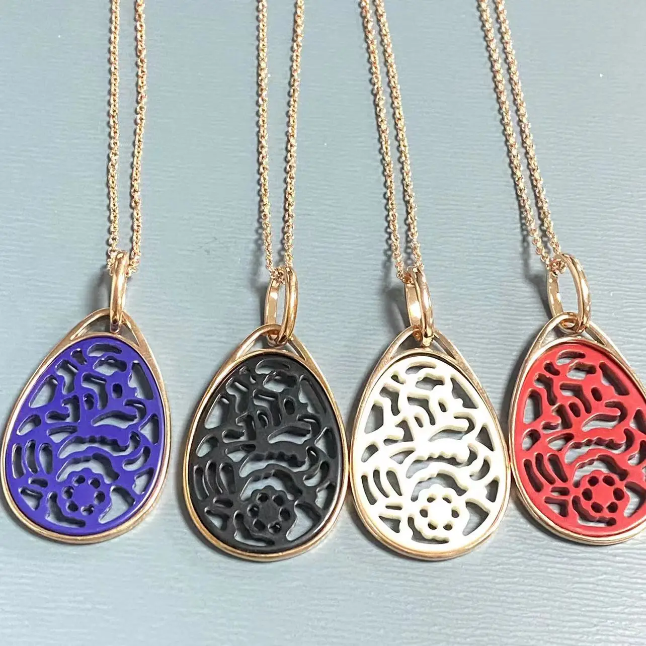 3.6X2.2cm Exquisite Ladies Jet Pendant Necklace Hand Carved Hollow Flower Pendant Water Drop Fashion Jewelry
3.6X2.2cm Exquisite Ladies Jet Pendant Necklace Hand Carved Hollow Flower Pendant Water Drop Fashion Jewelry
