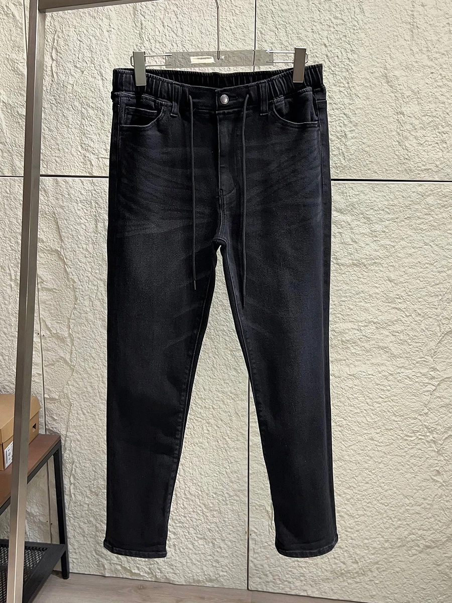 Comfortable Men's Vintage Washed Denim Jeans Stylish Spring Fashion Straight Leg Fit Modern Style mid Waist Zipper Closure
Comfortable Men's Vintage Washed Denim Jeans Stylish Spring Fashion Straight Leg Fit Modern Style mid Waist Zipper Closure