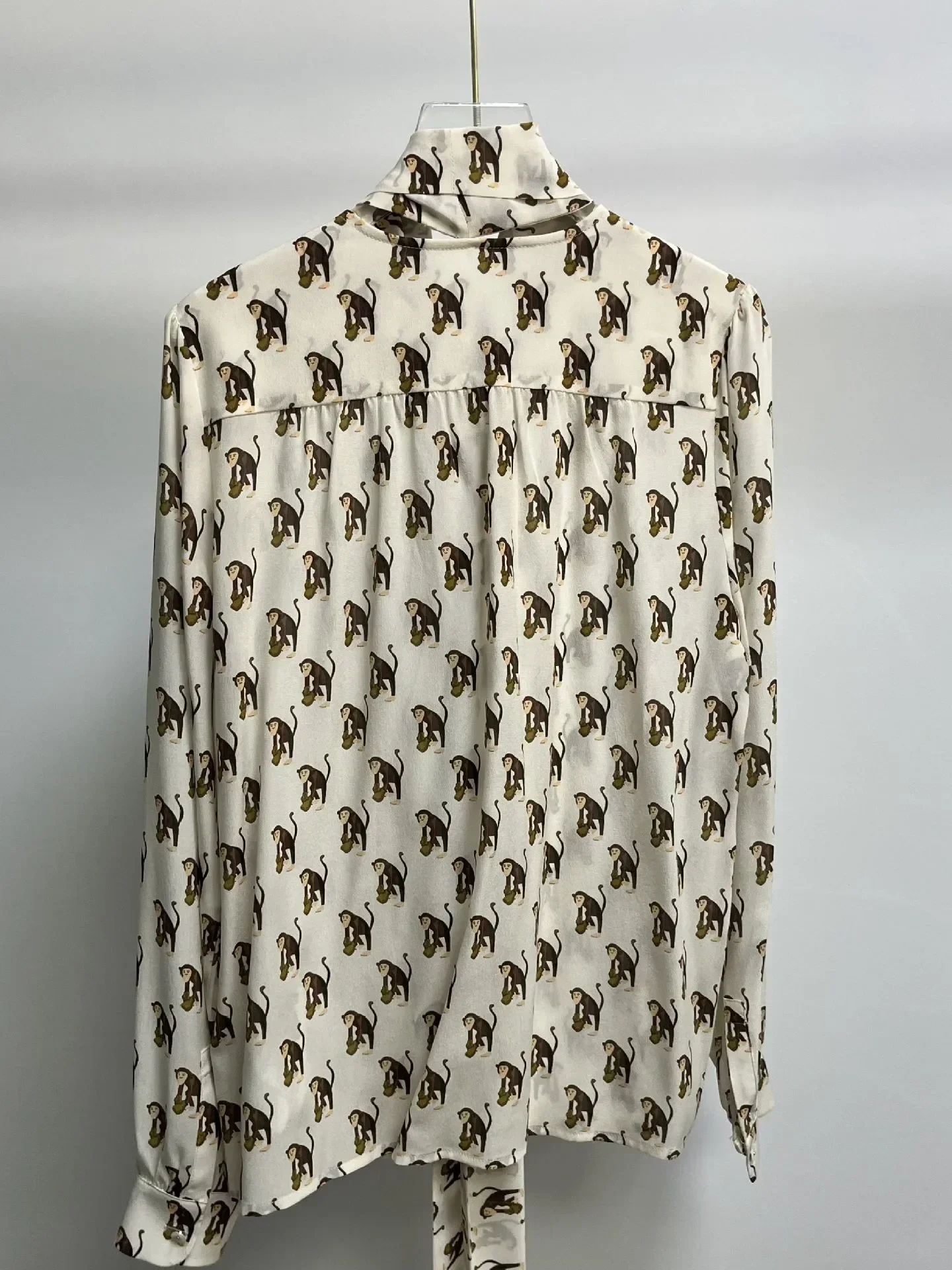 Женская рубашка-стример с животным принтом, шелковая свободная длинная рубашка на шнуровке, весна 2023, повседневная блузка для женщин
Женская рубашка-стример с животным принтом, шелковая свободная длинная рубашка на шнуровке, весна 2023, повседневная блузка для женщин