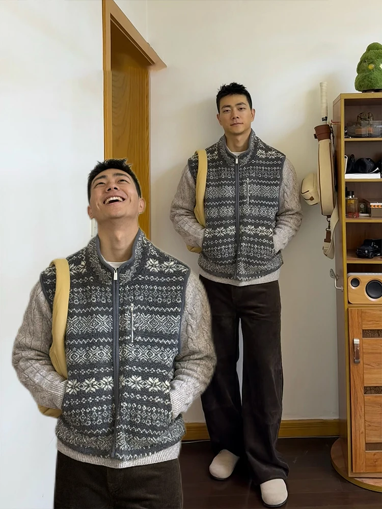 Двусторонний бархатный жилет Fce Lamb в стиле ретро, мужской зимний теплый жилет без сахара, молодежный повседневный модный жилет на молнии
Двусторонний бархатный жилет Fce Lamb в стиле ретро, мужской зимний теплый жилет без сахара, молодежный повседневный модный жилет на молнии