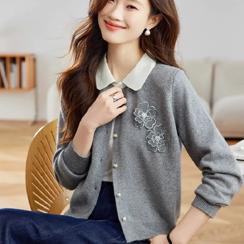 Women's 2025 New Spring Autumn Color Blocked Lapel Knitted Cardigan Short Sweater Jacket
Women's 2025 New Spring Autumn Color Blocked Lapel Knitted Cardigan Short Sweater Jacket