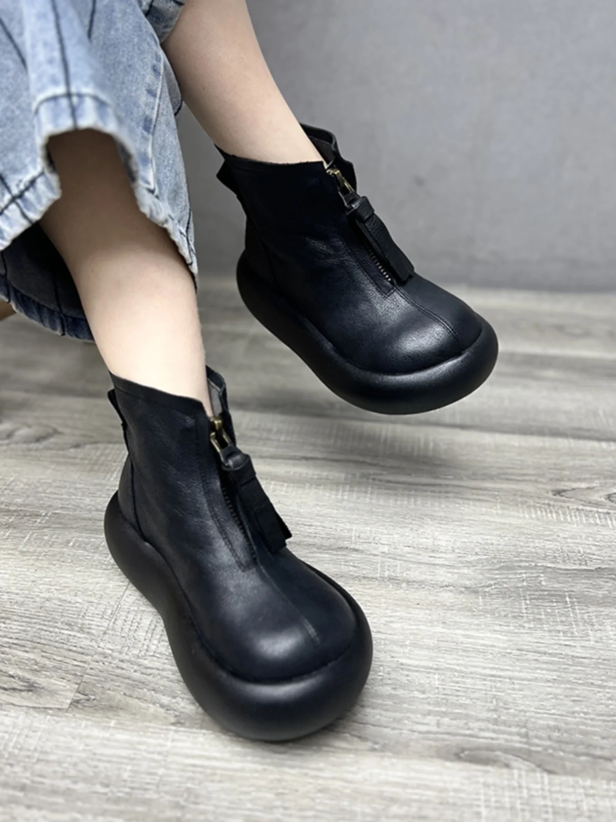 Birkuir Front Zip Flat Platform Women Ankle Boots Thick Heel Soft Short Boots Luxury Genuine Leather High Top Platform Shoes
Birkuir Front Zip Flat Platform Women Ankle Boots Thick Heel Soft Short Boots Luxury Genuine Leather High Top Platform Shoes